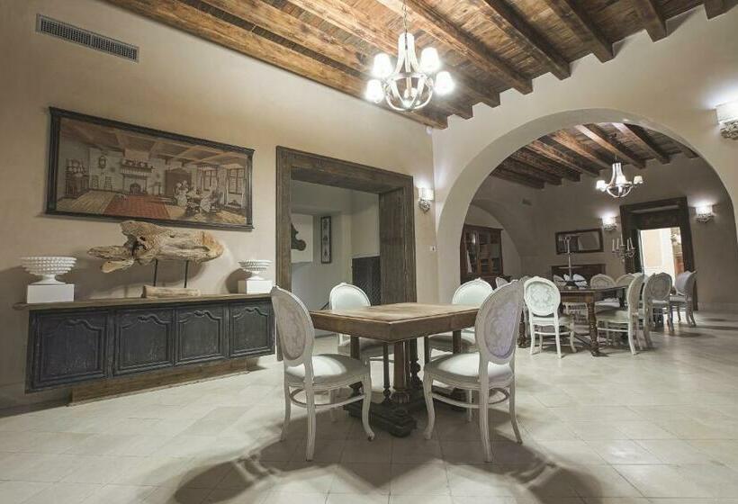 جناح, Castello Ducale Colonna Resort