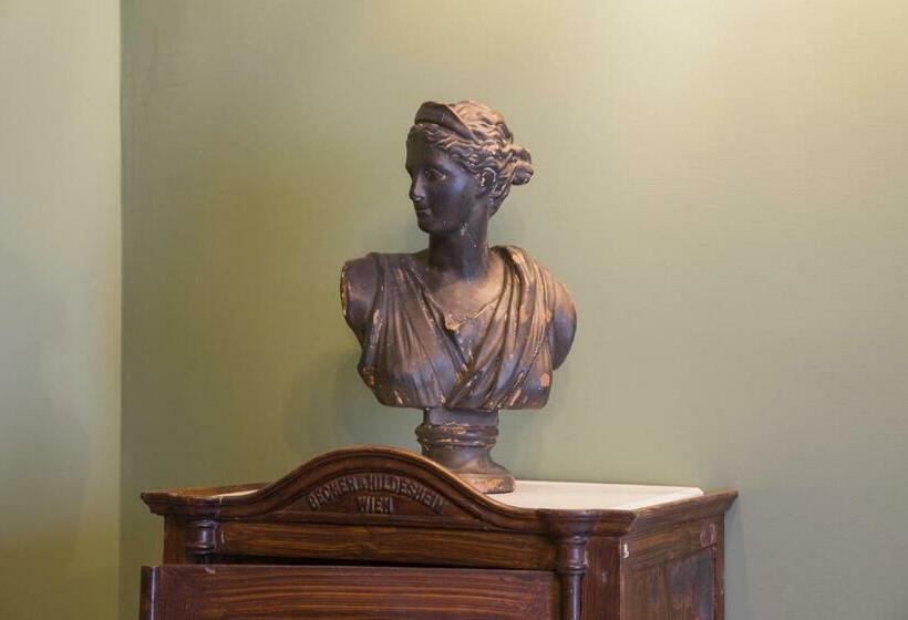 جناح, Castello Ducale Colonna Resort