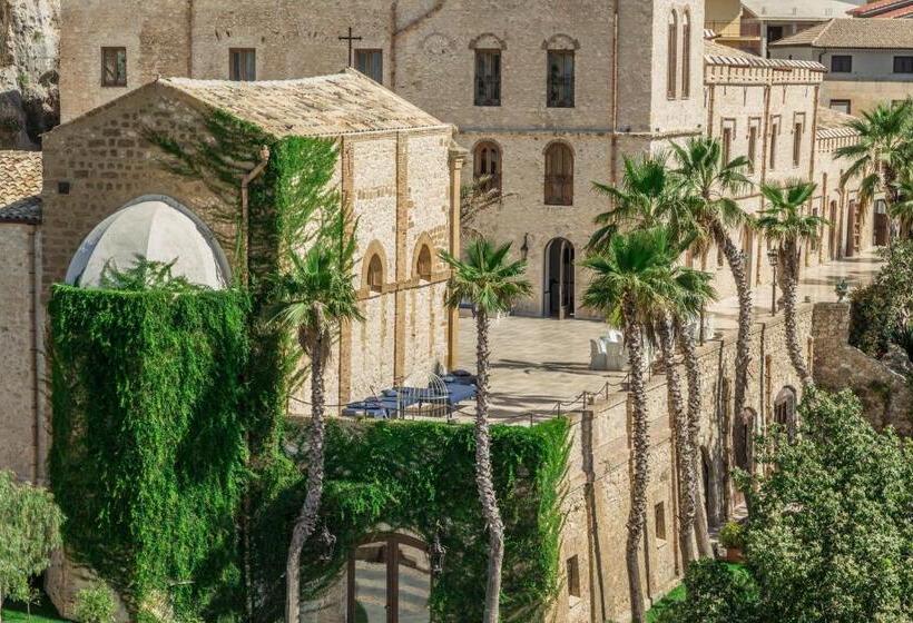 جناح, Castello Ducale Colonna Resort