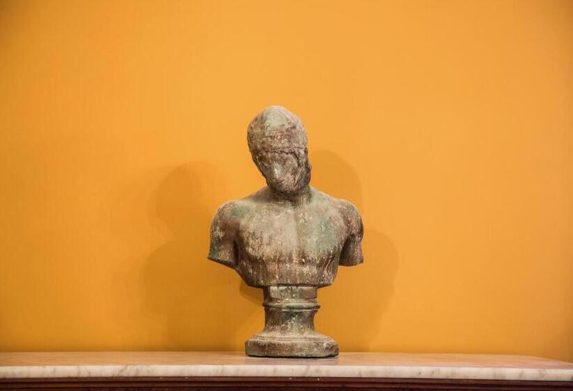 جناح, Castello Ducale Colonna Resort