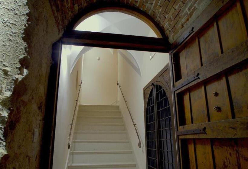 جناح رئاسى, Castello Ducale Colonna Resort