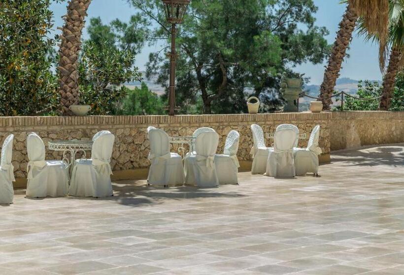 جناح رئاسى, Castello Ducale Colonna Resort