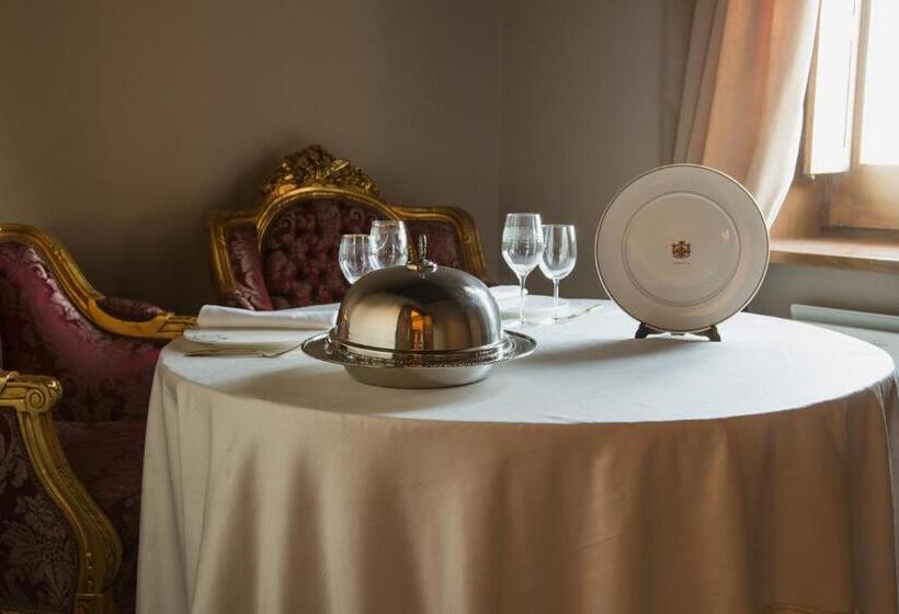 جناح رئاسى, Castello Ducale Colonna Resort