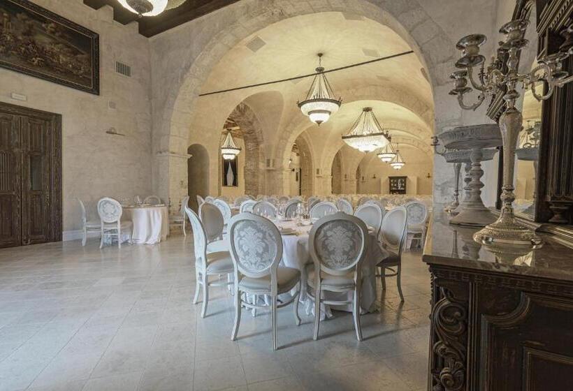 جناح رئاسى, Castello Ducale Colonna Resort