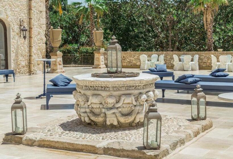 جناح رئاسى, Castello Ducale Colonna Resort