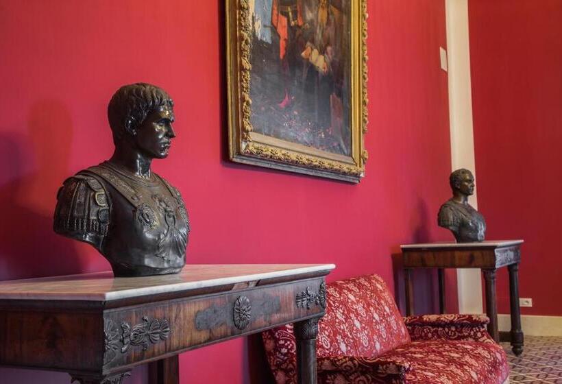 جناح رئاسى, Castello Ducale Colonna Resort