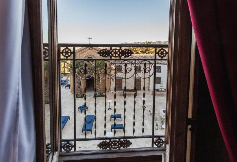 جناح رئاسى, Castello Ducale Colonna Resort