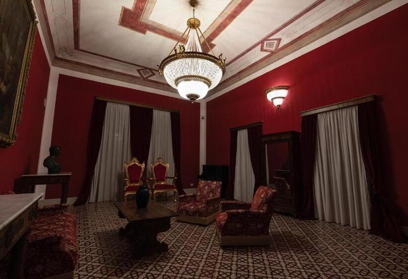 جناح رئاسى, Castello Ducale Colonna Resort