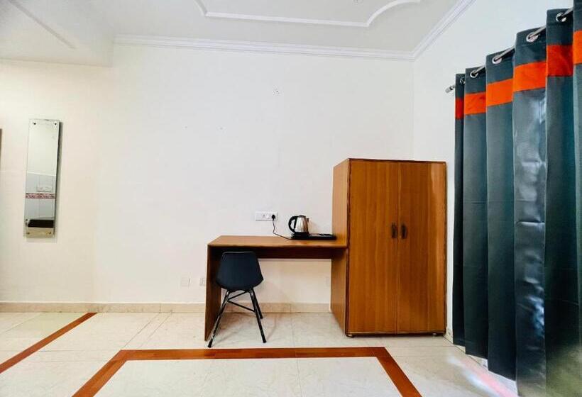 Quarto Estandar com Sacada, Live Free Hostel, Mcleodganj