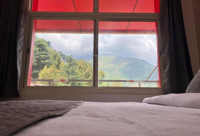 Quarto Deluxe com Sacada, Live Free Hostel, Mcleodganj