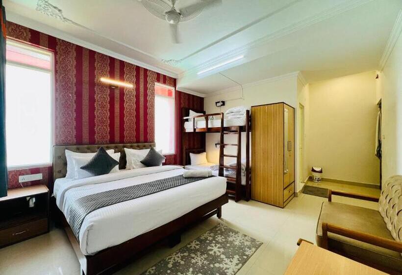 Quarto Familiar Vista Montanha, Live Free Hostel, Mcleodganj