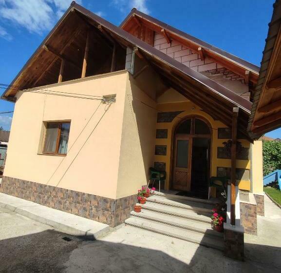 Номер Стандарт, Central House