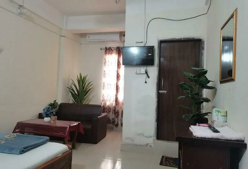 اتاق خانوادگی, New Hotel Labbaik