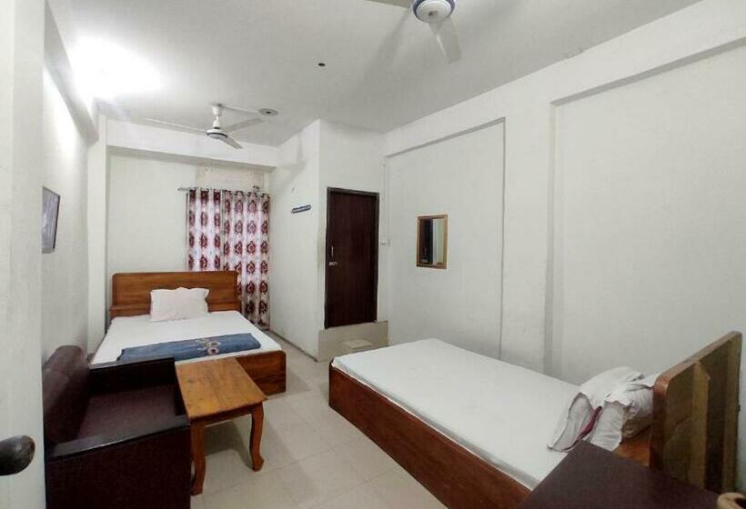 اتاق خانوادگی, New Hotel Labbaik