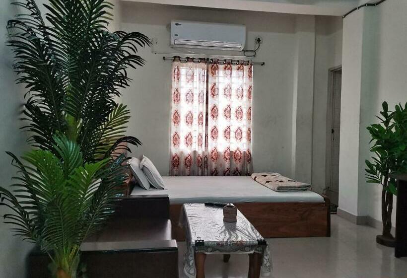 اتاق خانوادگی, New Hotel Labbaik