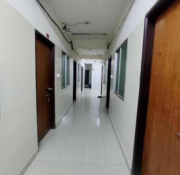 اتاق خانوادگی, New Hotel Labbaik