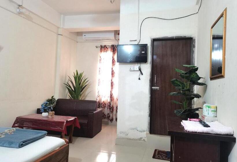 اتاق خانوادگی, New Hotel Labbaik