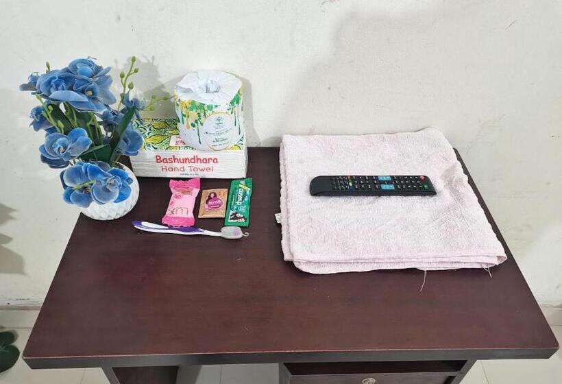 اتاق خانوادگی, New Hotel Labbaik