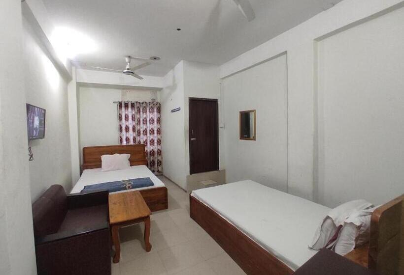 اتاق خانوادگی, New Hotel Labbaik