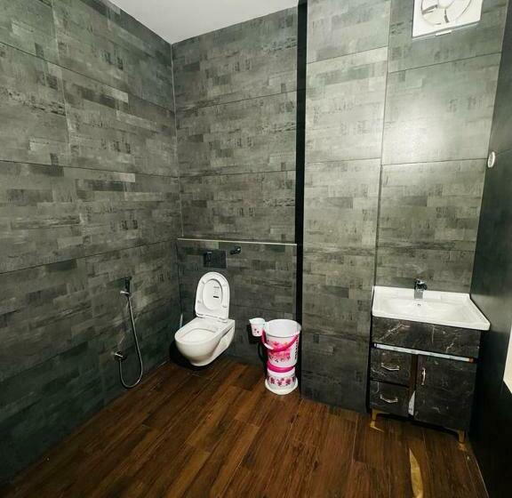 جناح مطل على المدينة, Skyz