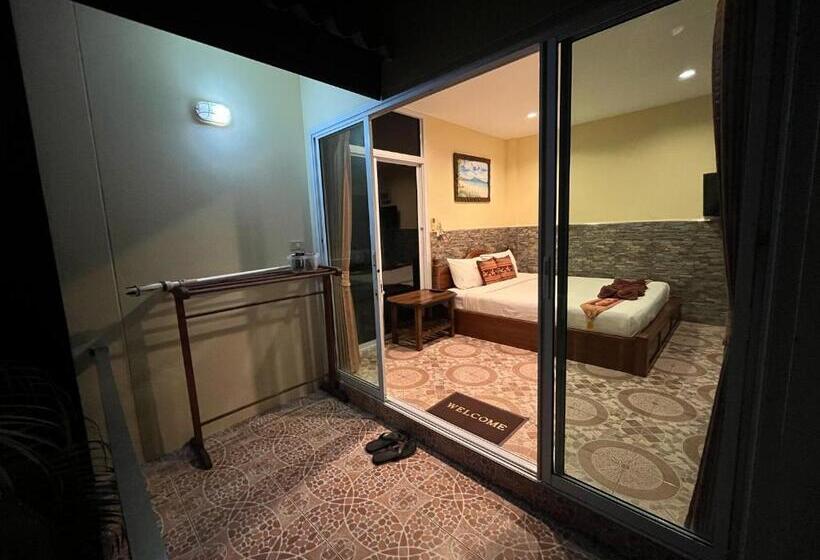 חדר סטנדרט עם טרסה, Mae Somboon House