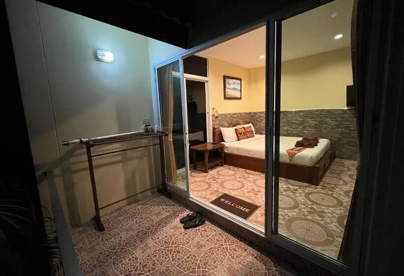 テラス付きスタンダードルーム, Mae Somboon House