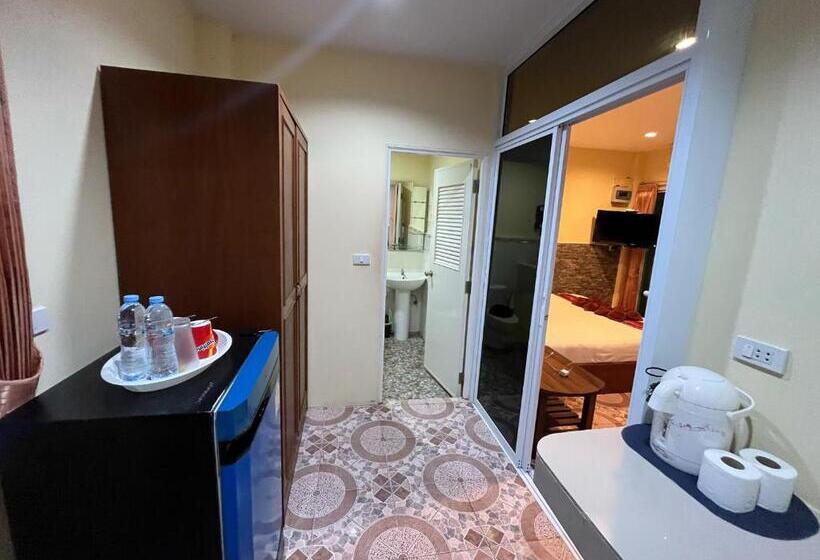 غرفة قياسية مزوَّدة بتراس, Mae Somboon House