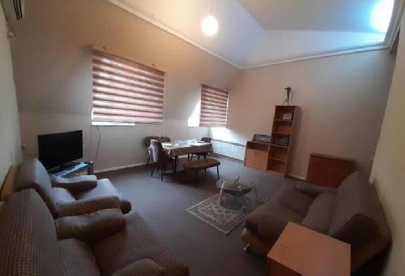 חדר סטנדרט, Shah Hostel
