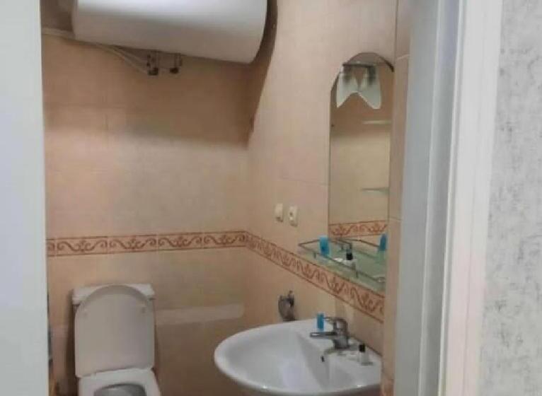 اتاق استاندارد چهارنفره با سرویس بهداشتی مشترک, Shah Hostel