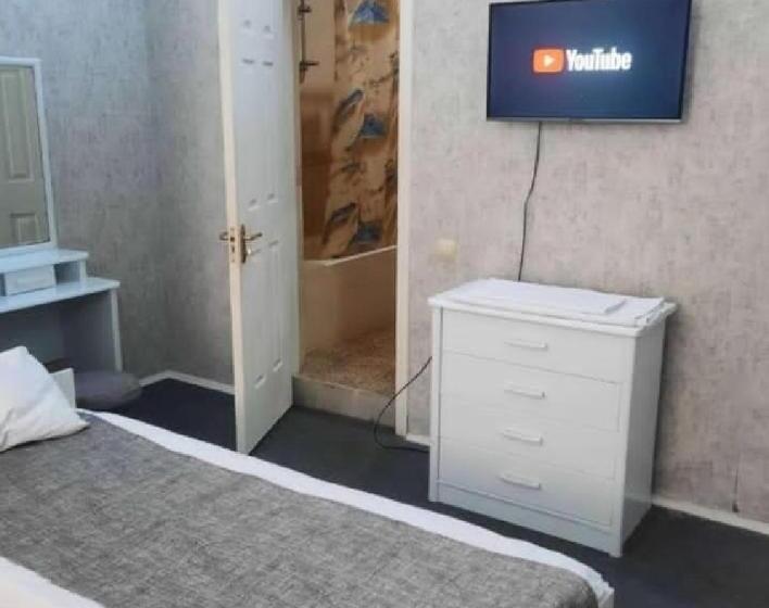 اتاق استاندارد چهارنفره با سرویس بهداشتی مشترک, Shah Hostel