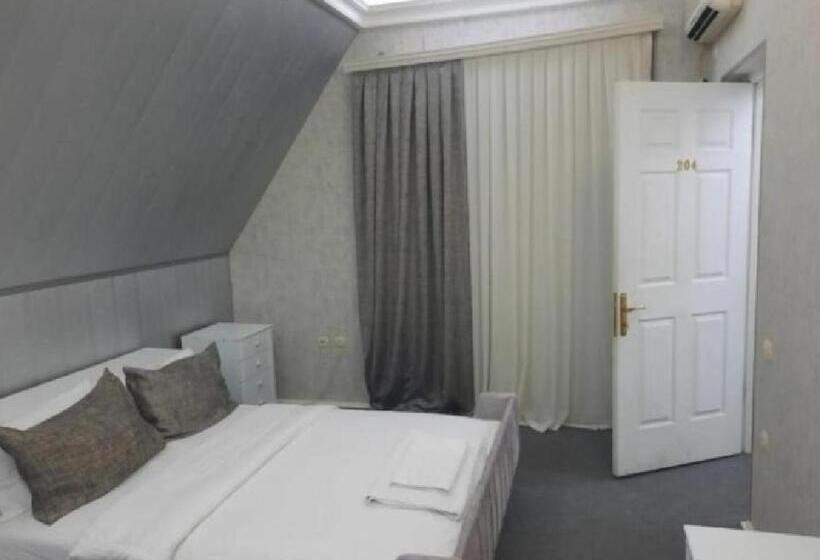 اتاق خانوادگی, Shah Hostel