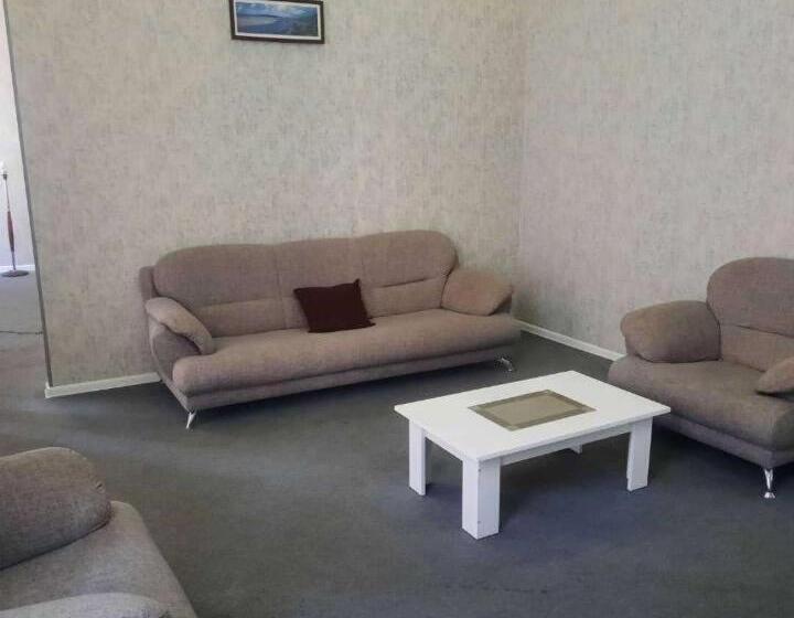 اتاق استاندارد چهارنفره با سرویس بهداشتی مشترک, Shah Hostel