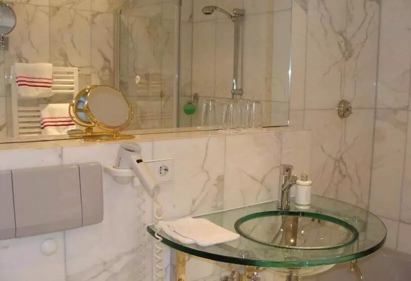 オーシャンビューデラックスルームバルコニー付き, Boutique Hotel Villa Am See