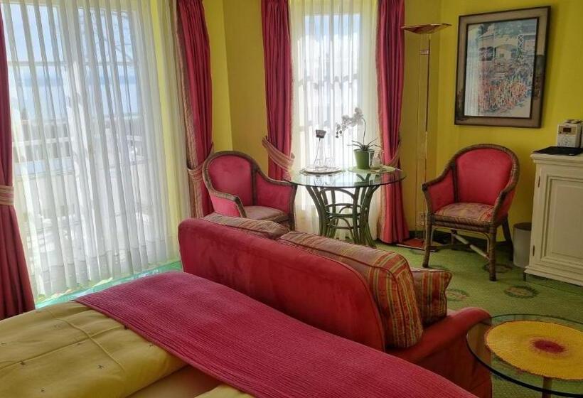 غرفة ديلوكس مطلّة علي البحر مزوَّدة بشُرفة, Boutique Hotel Villa Am See