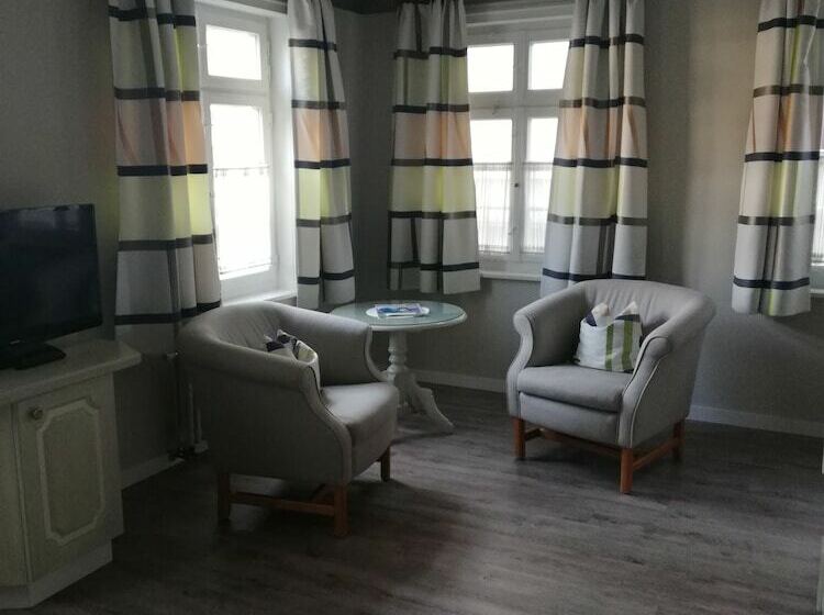 Delüks Oda, Altes Pfarrhaus