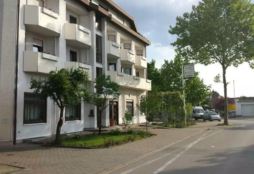 クラシックルーム, Am Exerzierplatz