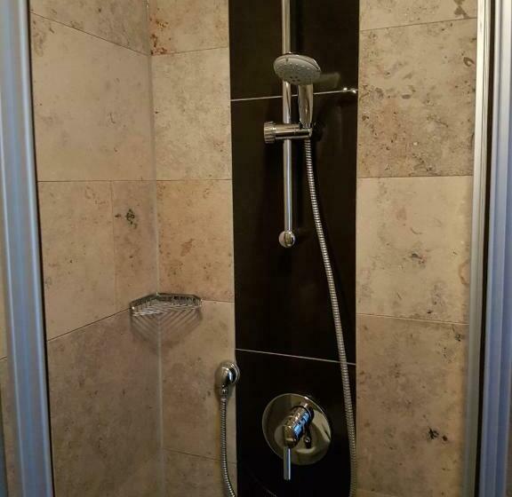 اتاق استاندارد یک نفره, Auwald
