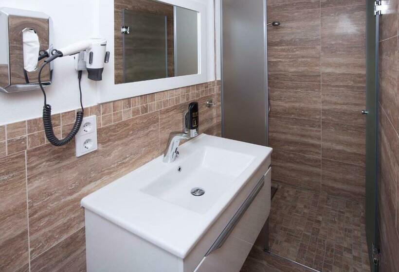 Номер Комфорт Индивидуальный, Cityhotel Am Mckeeplatz