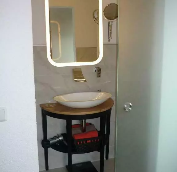 Standard-huone, Eternahof