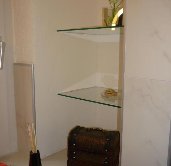 ベーシックルーム, Eternahof