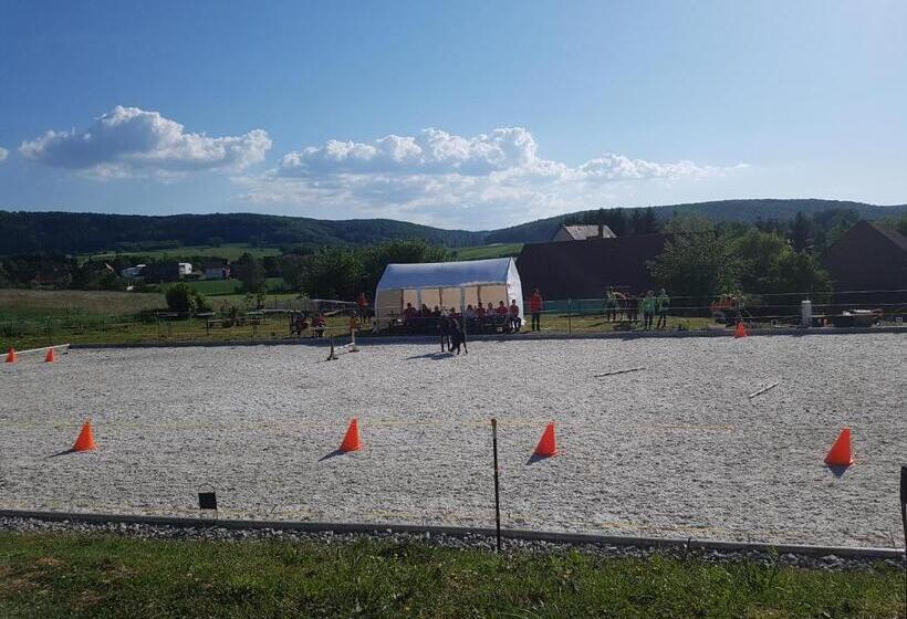 Standard Tent, Eternahof