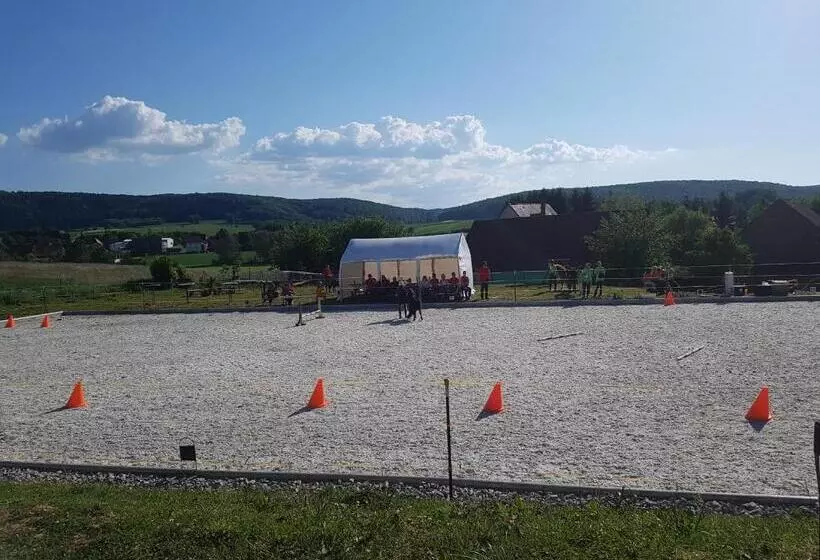 Standard Tent, Eternahof