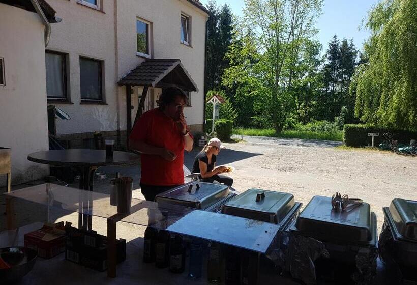 Standard Tent, Eternahof