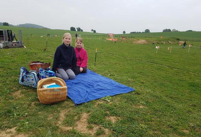 Standard Tent, Eternahof