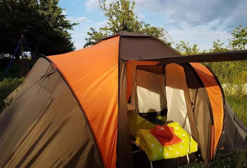 Standard Tent, Eternahof
