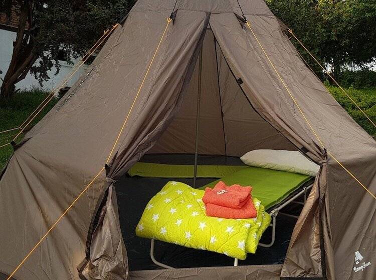 Standard Tent, Eternahof