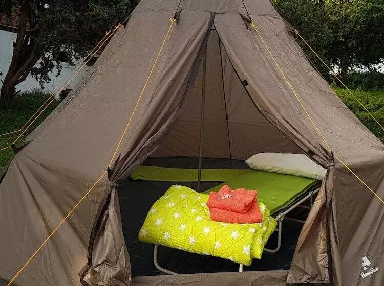 Standard Tent, Eternahof