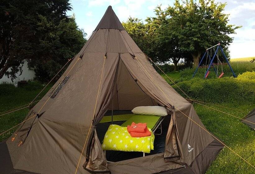 Standard Tent, Eternahof