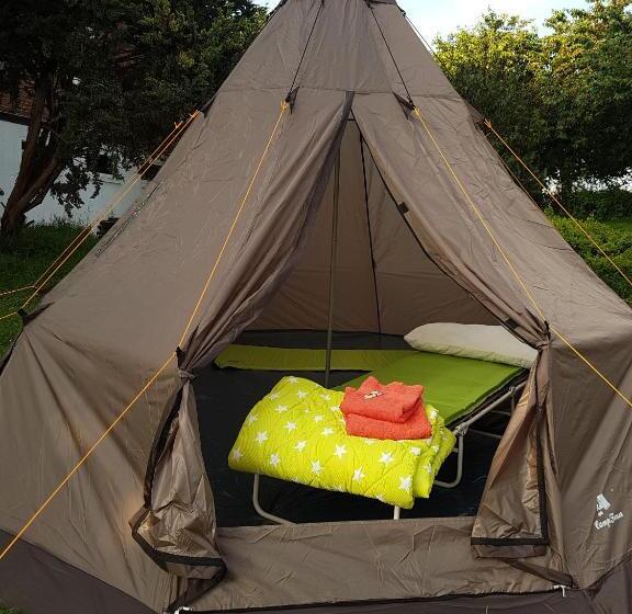 Standard Tent, Eternahof