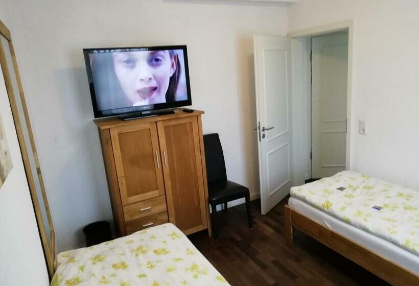 اتاق استاندارد چهار تخته, Isenburger Hof